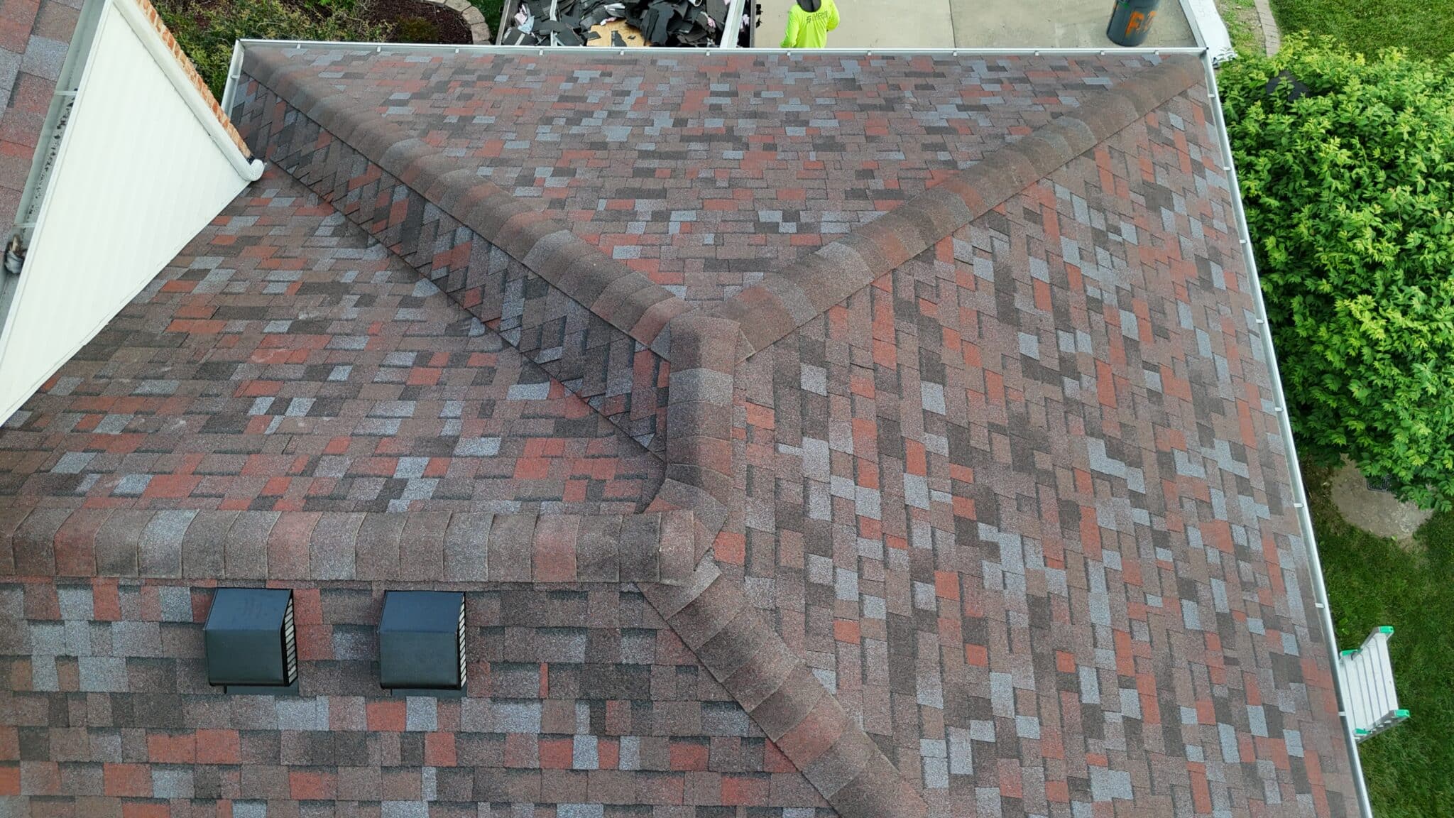 Read more about the article What Are Architectural Shingles? A Homeowner’s Guide to Dimensional Roofing
