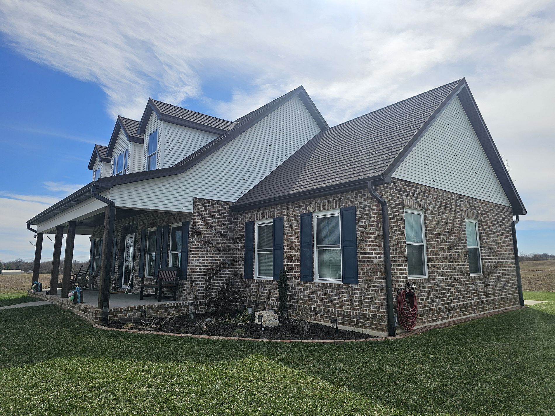Read more about the article Simple Roof Maintenance Tips That Can Help Your Roof Last Longer
